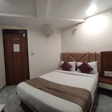 Hotel Earth Inn, Subhash Bridge, Rto Circle, アーメダバード エクステリア 写真