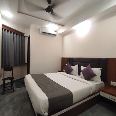 Hotel Earth Inn, Subhash Bridge, Rto Circle, アーメダバード エクステリア 写真