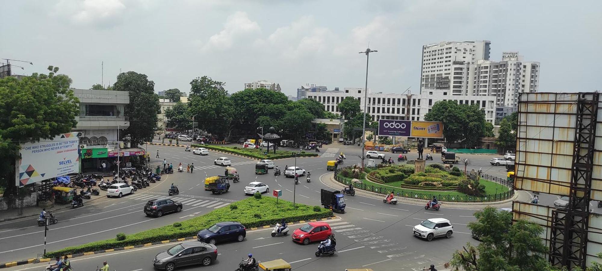 Hotel Earth Inn, Subhash Bridge, Rto Circle, アーメダバード エクステリア 写真