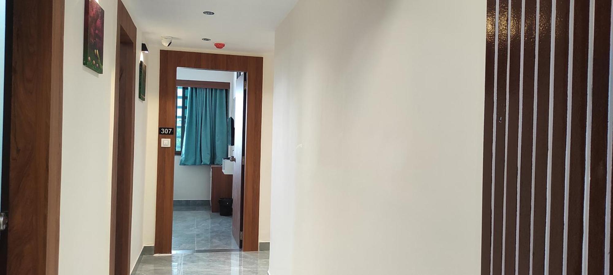 Hotel Earth Inn, Subhash Bridge, Rto Circle, アーメダバード エクステリア 写真