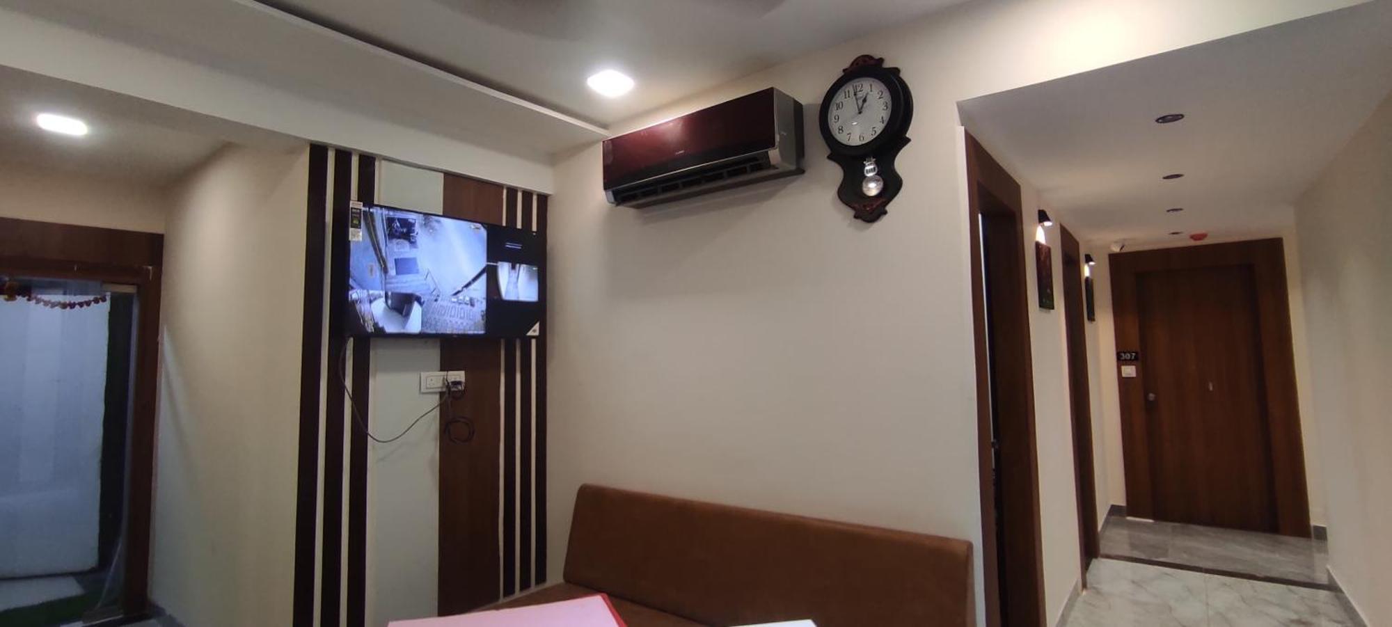 Hotel Earth Inn, Subhash Bridge, Rto Circle, アーメダバード エクステリア 写真