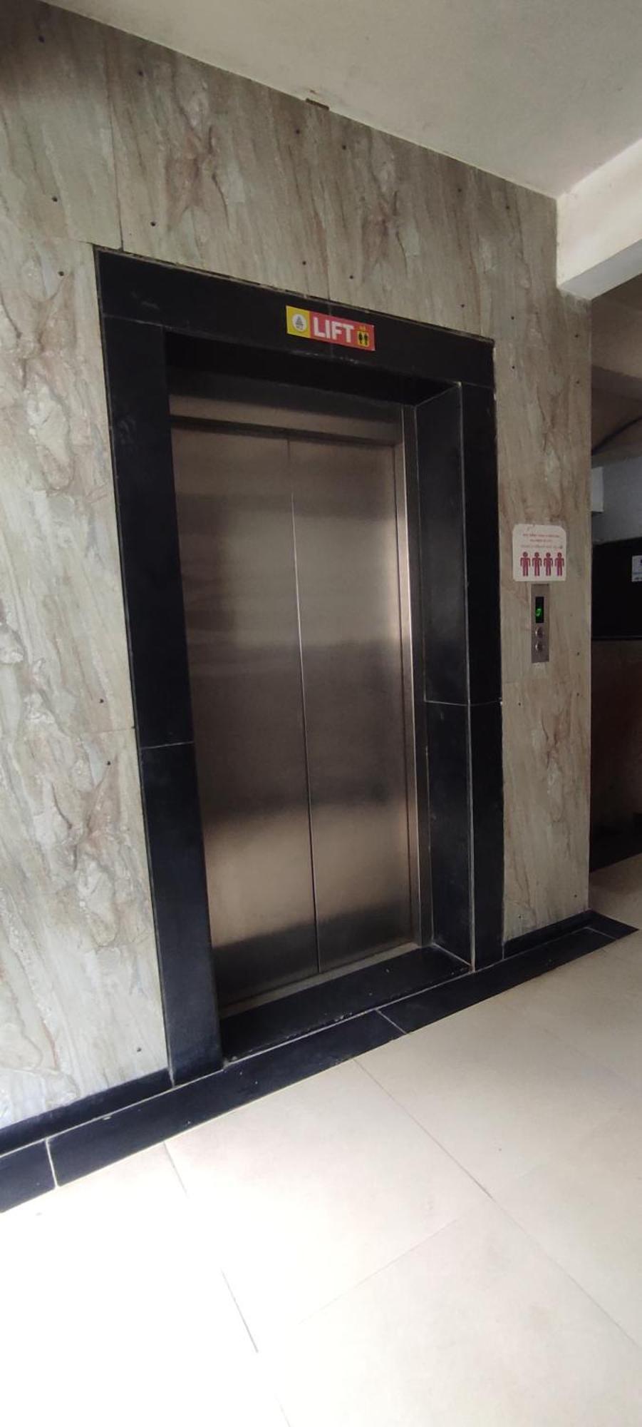 Hotel Earth Inn, Subhash Bridge, Rto Circle, アーメダバード エクステリア 写真