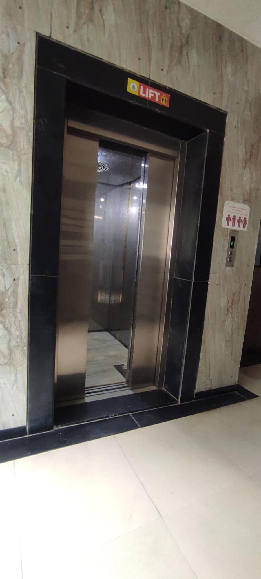 Hotel Earth Inn, Subhash Bridge, Rto Circle, アーメダバード エクステリア 写真
