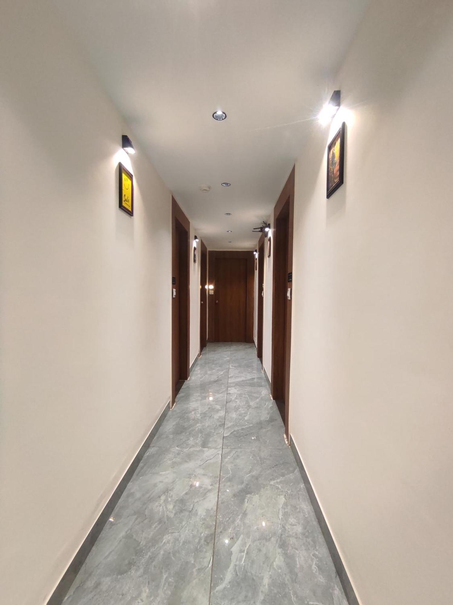 Hotel Earth Inn, Subhash Bridge, Rto Circle, アーメダバード エクステリア 写真