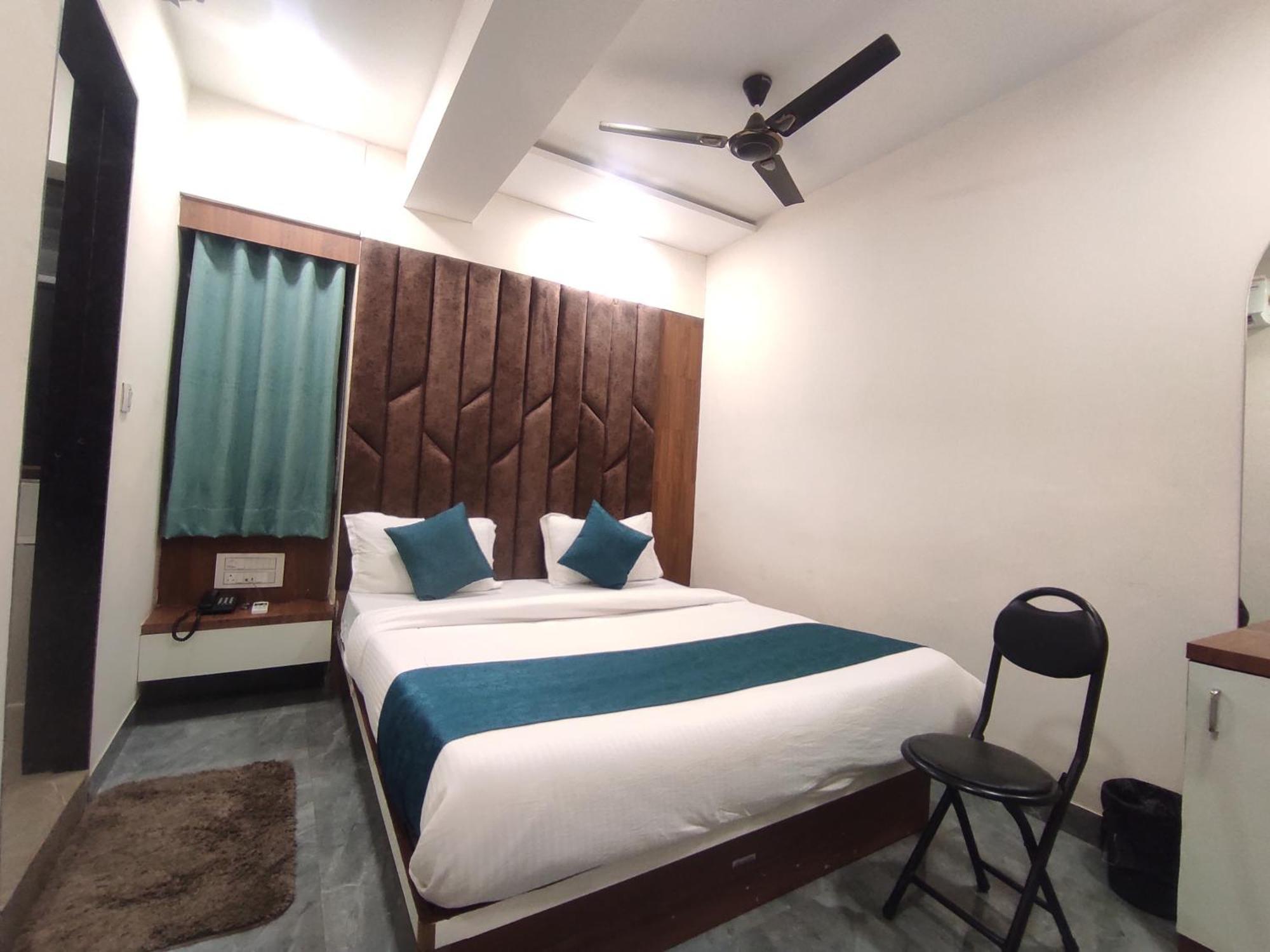 Hotel Earth Inn, Subhash Bridge, Rto Circle, アーメダバード エクステリア 写真