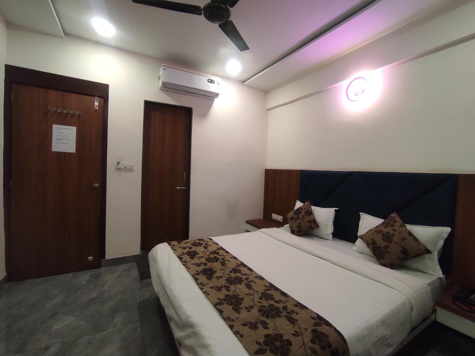 Hotel Earth Inn, Subhash Bridge, Rto Circle, アーメダバード エクステリア 写真