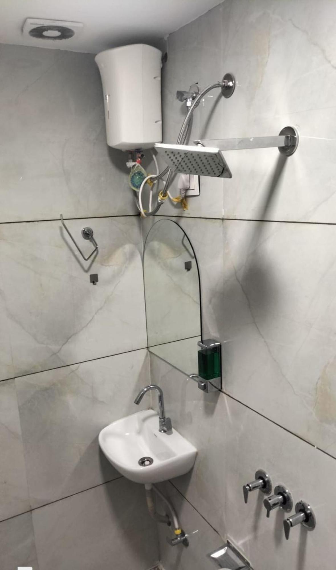 Hotel Earth Inn, Subhash Bridge, Rto Circle, アーメダバード エクステリア 写真